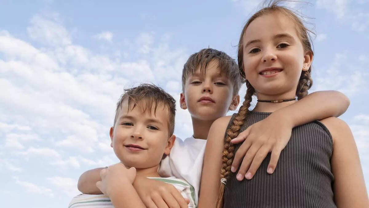 Je parle à peine à mes frères et sœurs : ces 11 expériences d’enfance peuvent l’expliquer