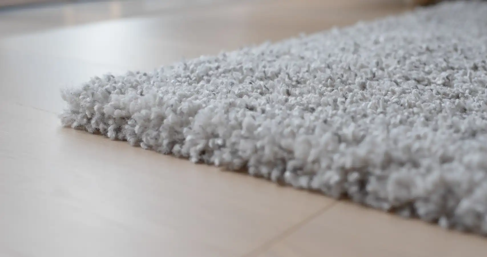 Tapis en laine blanc