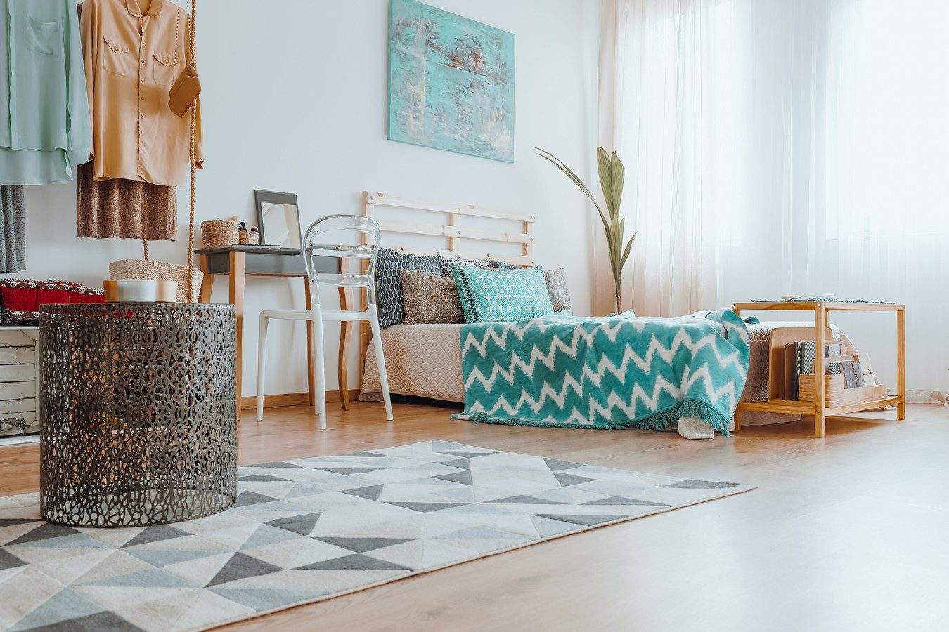 Salon avec parquet clair