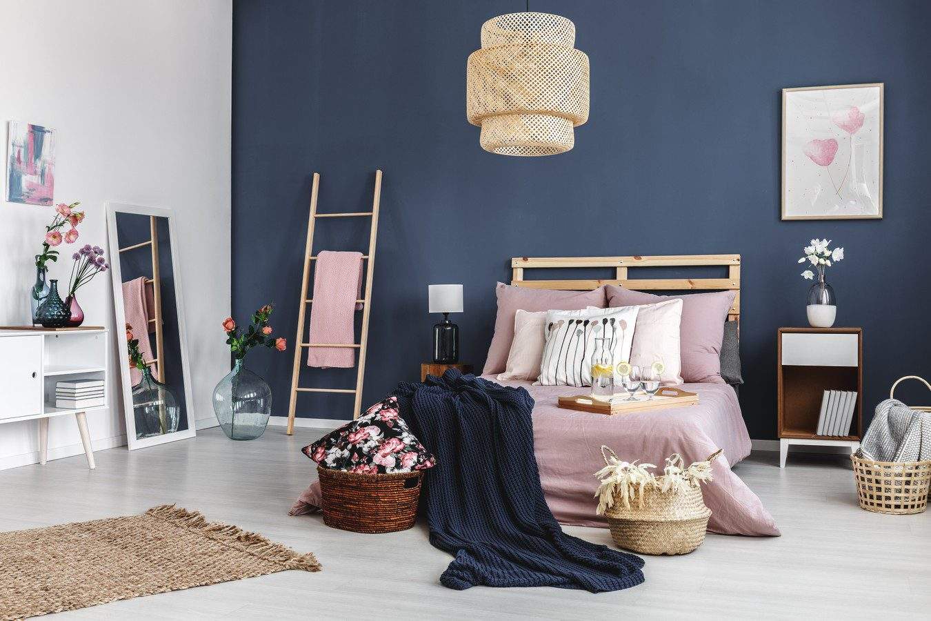 Salon avec parquet clair